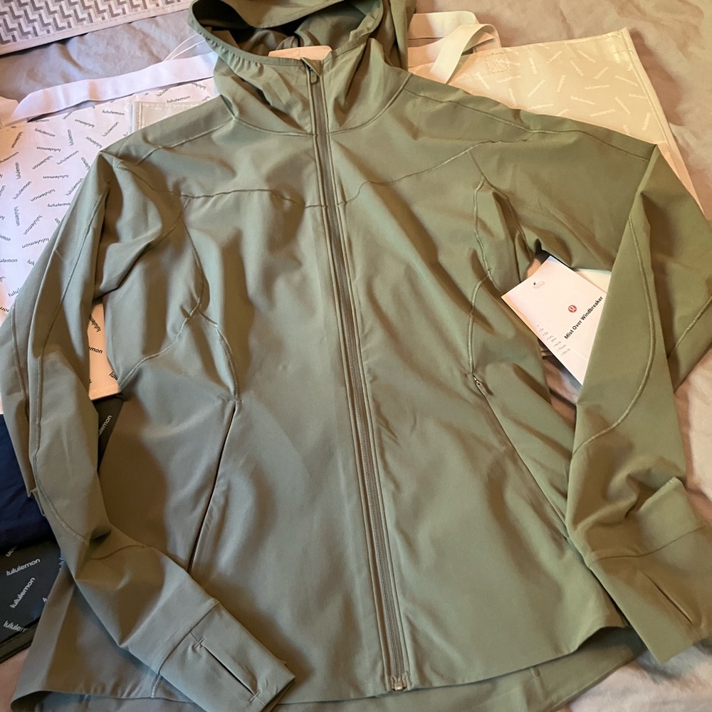 NWT Lululemon Mist Over Windbreaker, Sz 6, BAY LEAF